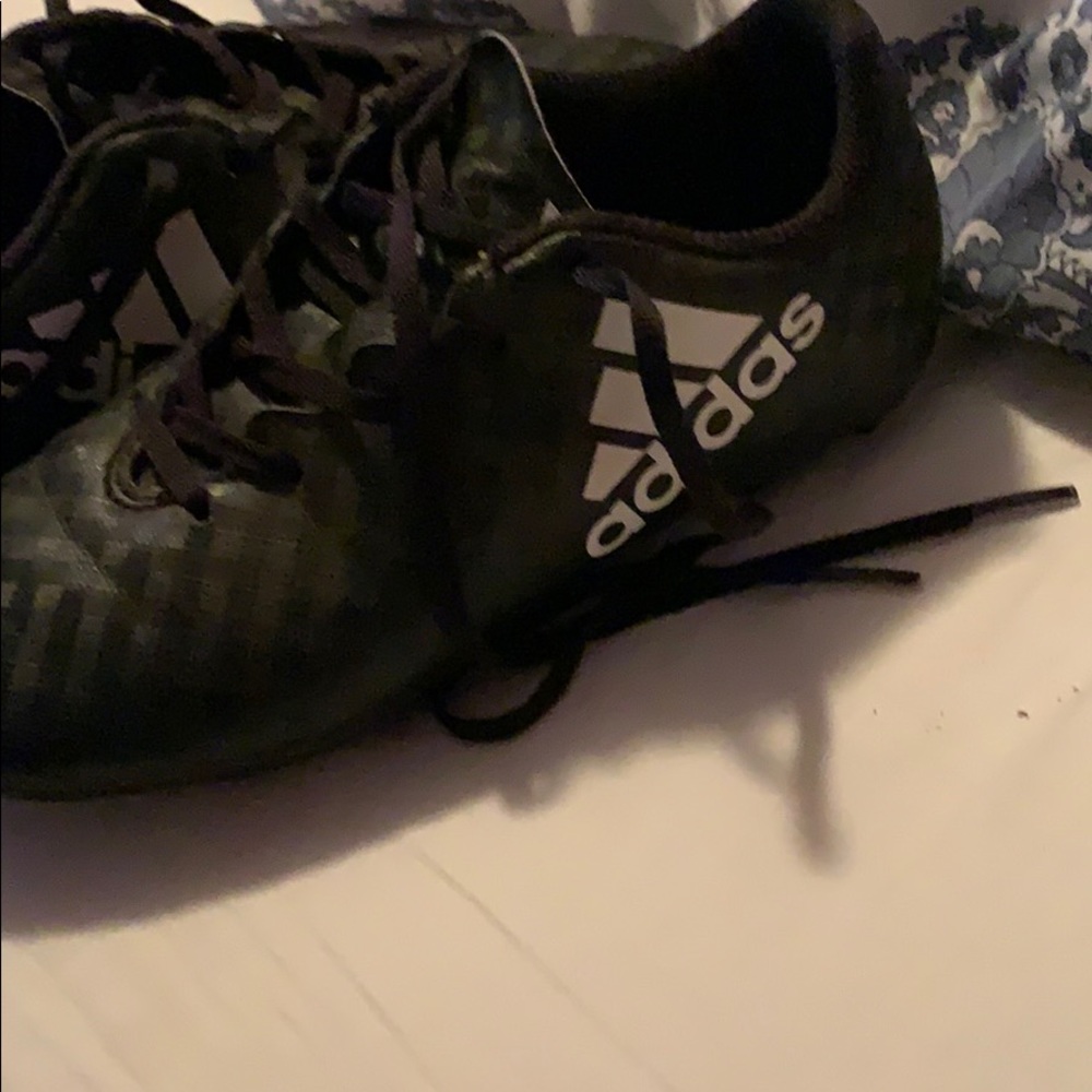 Used cleats - Picture 2 of 3